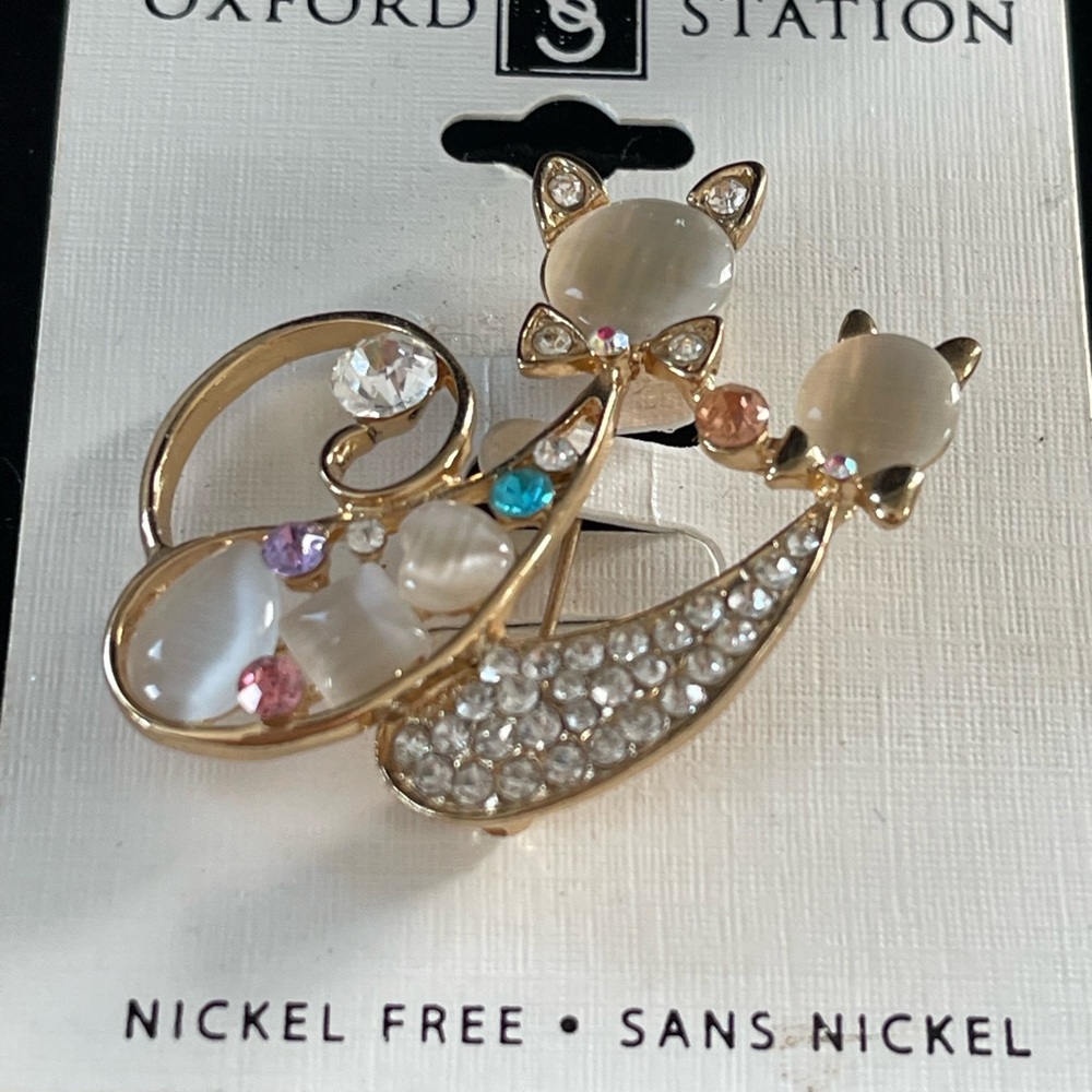 Oxford station Gold tone Cat Brooch with Crystal Accents